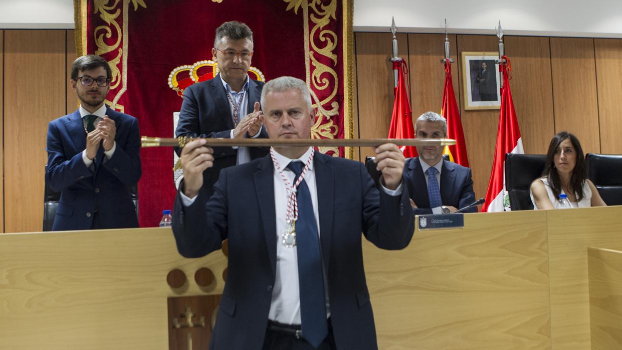 El alcalde de San Sebastián de los Reyes, Narciso Romero, durante su toma de posesión