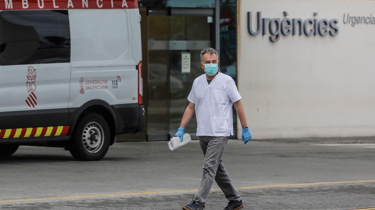 El PP denunciará al Gobierno ante la Fiscalía por las mascarillas defectuosas de los sanitarios