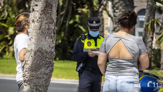 Fiestas en discotecas, botellones y partidos de fútbol: el lastre para pasar a la fase 1 de la desescalada