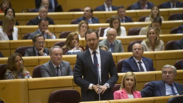 El Senado cede a la presión del PP y recupera su actividad plena con presencia de los ministros