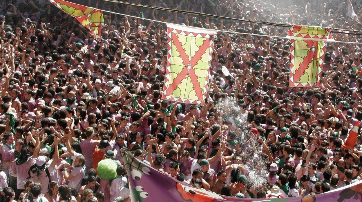 Imagen de archivo del chupinazo que tradicionalmente abre las fiestas oscenses de San Lorenzo