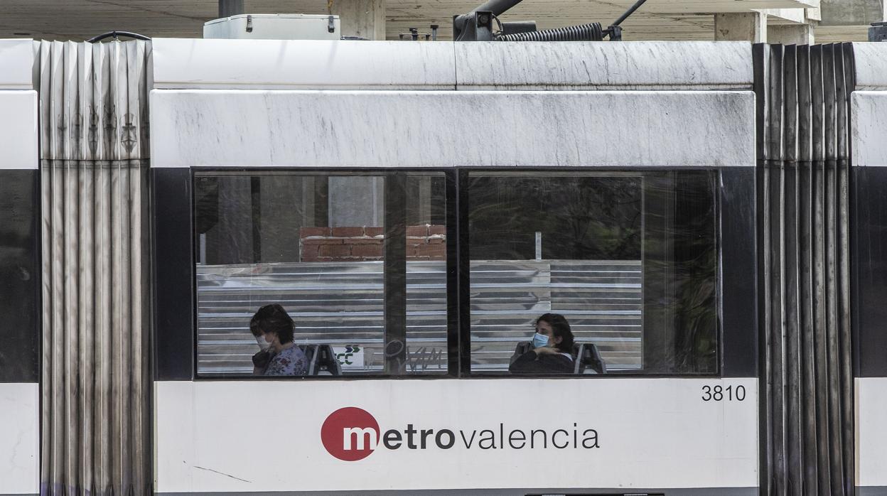 Imagen de un tren de Metrovalencia