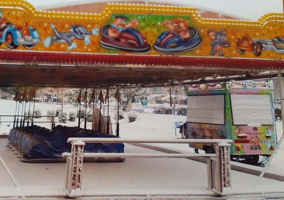 Caseta de coches de choque de Isabelino Tena, instalada en el Parque de la Alameda de Talavera de la Reina