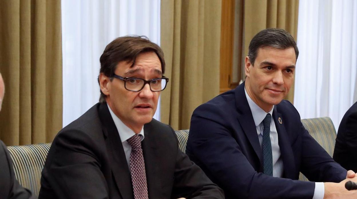 El ministro de Sanidad, Salvador Illa, con el presidente del Gobierno, Pedro Sánchez