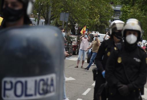 Alcorcón, un polvorín entre adeptos y contrarios a las protestas: «Hemos salido a defender nuestro barrio»