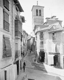 Entre mayo y noviembre de 1890, la ciudad de Toledo sufrió una epidemia de cólera en la que fallecieron más de ciento sesenta personas. Vista de la plaza de la Magdalena (Foto Casiano Alguacil, Archivo Municipal de Toledo)