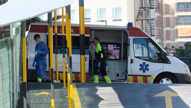 Un motorista de 40 años muere tras chocar con un coche en Elche