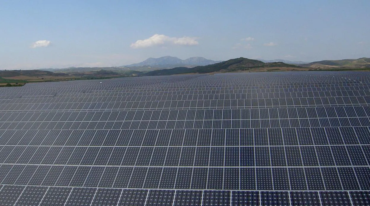 Imagen de archivo de una planta de energía solar