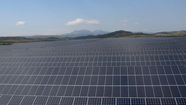 Una multinacional hispano-japonesa promueve una gran planta solar junto al Aeropuerto de Zaragoza