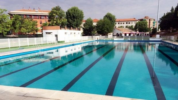 Castilla-La Mancha permitirá abrir las piscinas públicas y privadas este verano