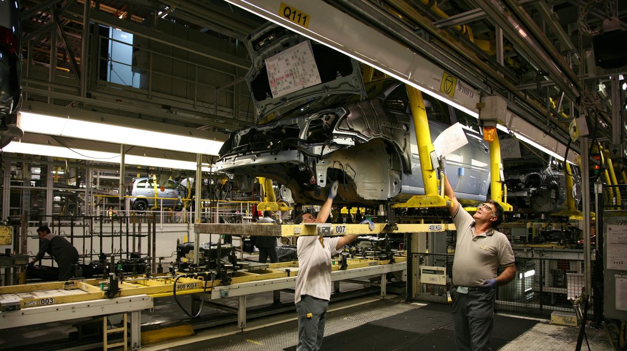 La factoría de Opel en Figueruelas es la mayor fábrica de Aragón, con más de 5.000 empleos directos