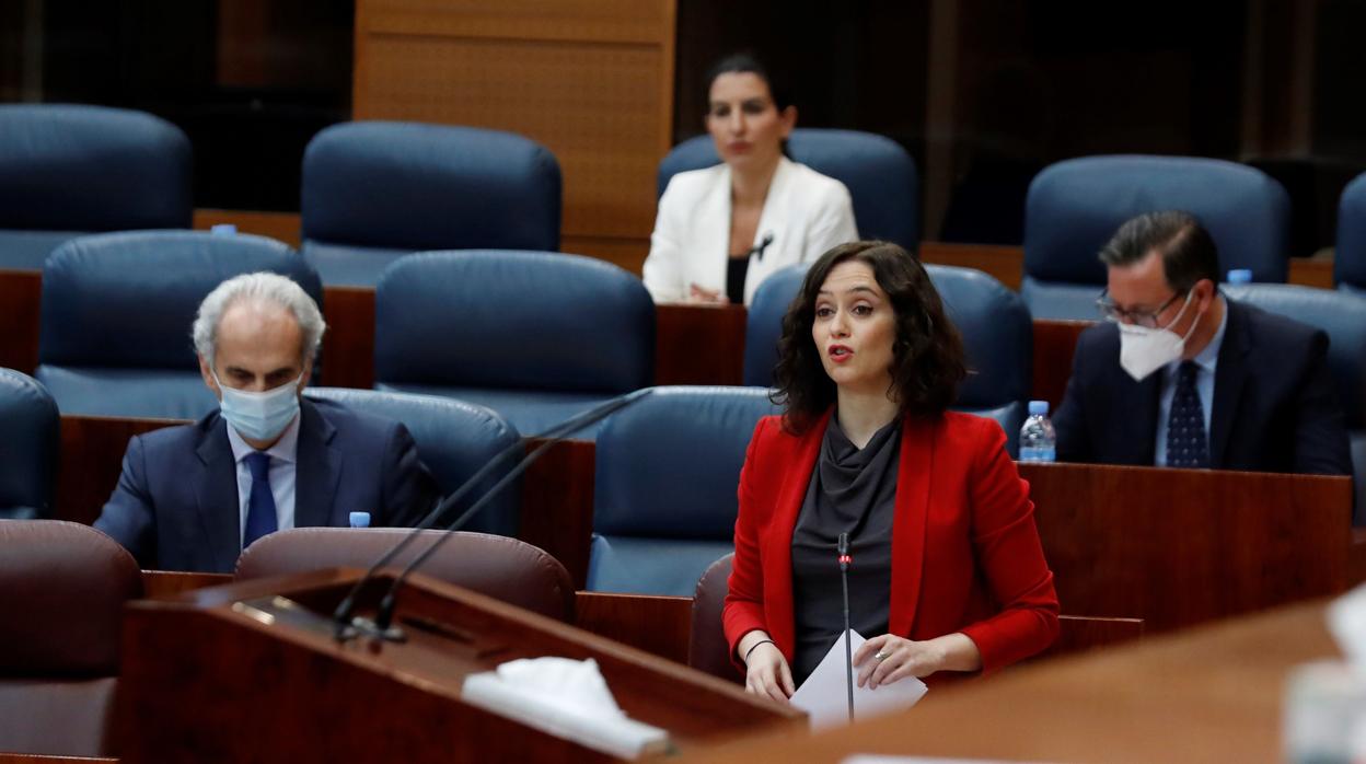 Isabel Díaz Ayuso, presidenta regional, durante el debate en el pleno de la Asamblea