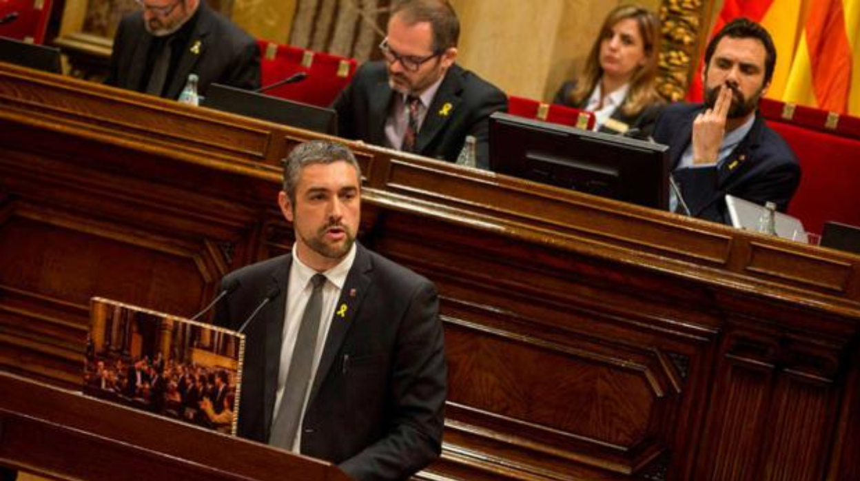 Bernat Solé, interviniendo en el Parlamento de Cataluña