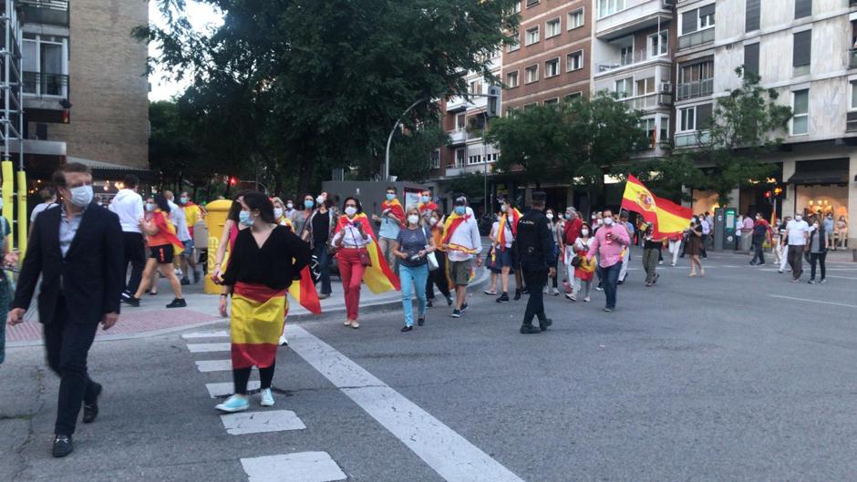 Decenas de personas vuelven a protestar contra Sánchez en Paseo de la Habana (Madrid)