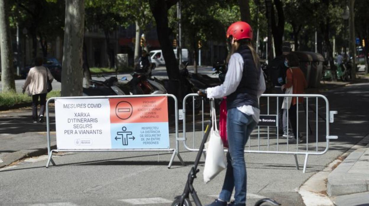 En la Diagonal se ha inhabilitado el tráfico en parte de los carriles laterales