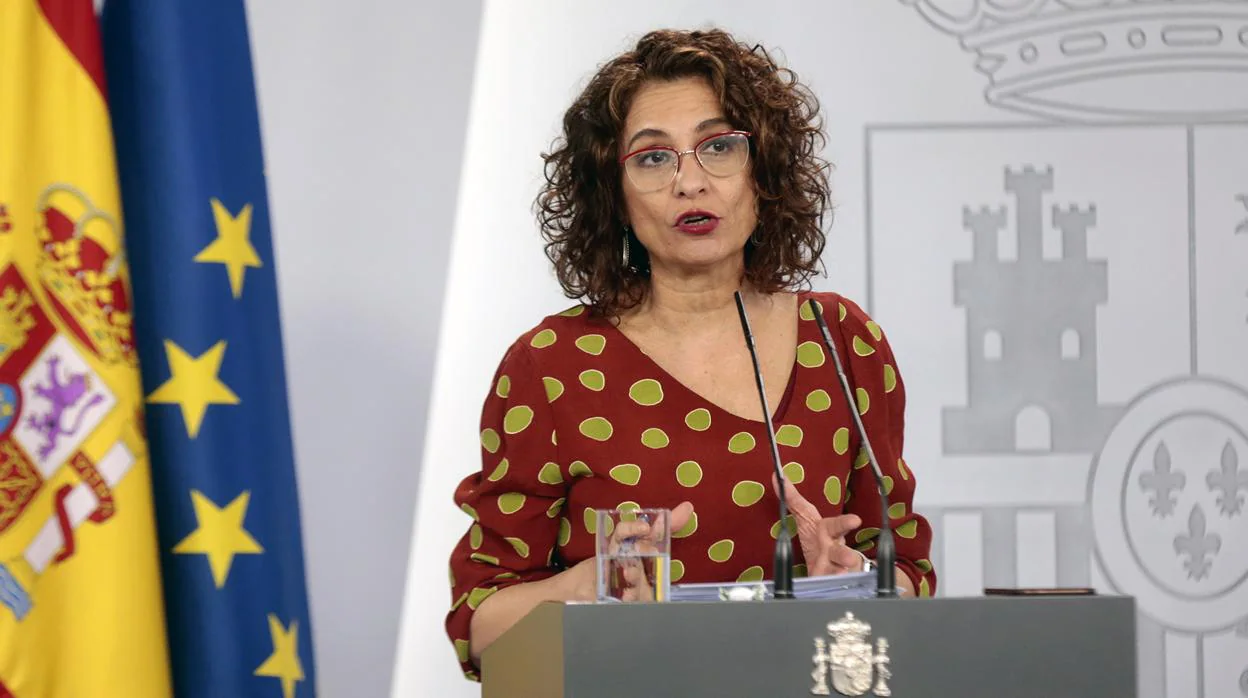 La ministra de Hacienda y portavoz del Gobierno, María Jesús Montero comparece en la rueda de prensa telemática posterior al Consejo de Ministros
