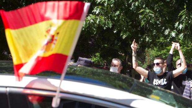 Un centenar de coches en la manifestación de Vox en Vigo