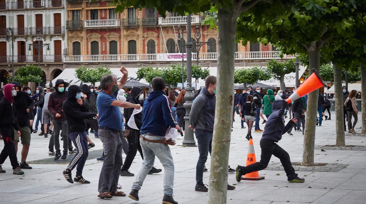 Altercados en la plaza del Castillo de Pamplona durante la concentración de apoyo al etarra Patxi Ruiz