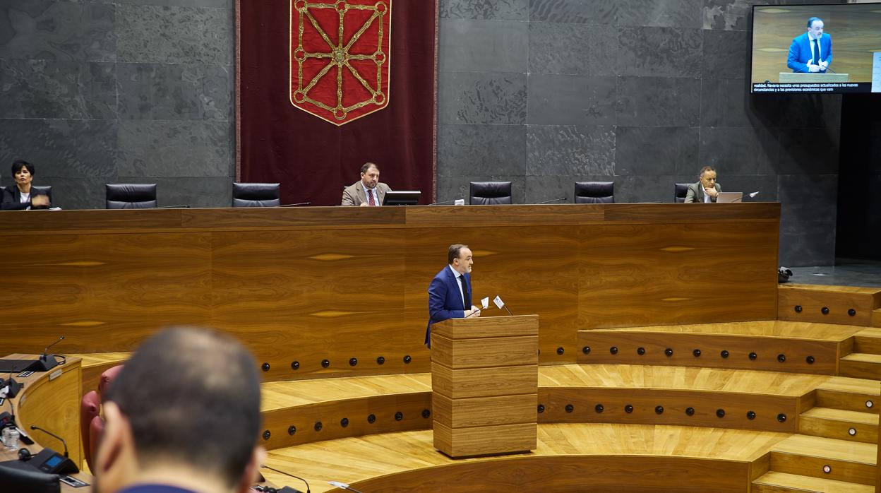 Imagen de una intervención de Javier Esparza de Navarra Suma en el Parlamento de Navarra.