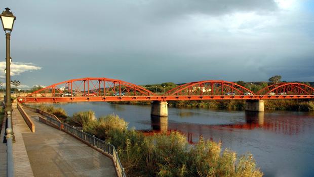 Siguen las obras de rehabilitación y mejora del Puente Reina Sofía