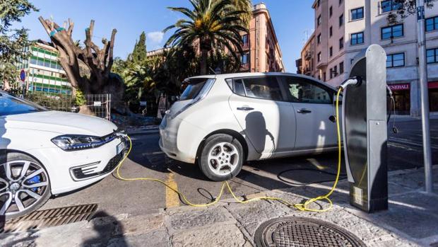 La Generalitat gravará en 2023 la matriculación de los vehículos no eléctricos