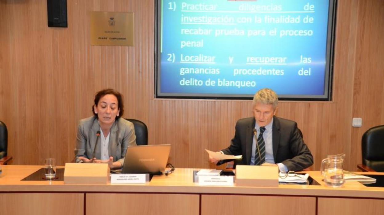 La titular del Juzgado de Instrucción número 51 de Madrid, Carmen Rodríguez-Medel, en un acto con el actual ministro del Interior, Fernando Grande-Marlaska