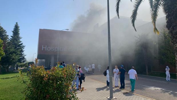 Un incendio en el hospital de Hellín obliga a desalojar a todos los pacientes