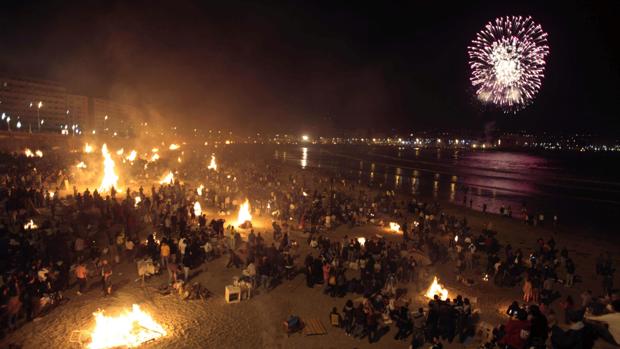 Las playas de La Coruña permanecerán precintadas en la noche de San Juan