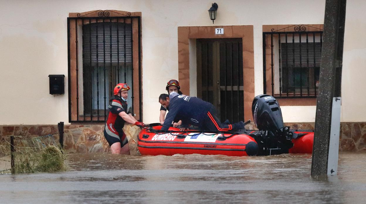 Rescate de los bomberos de Ciudad Rodrigo en Martín de Yeltes (Salamanca)