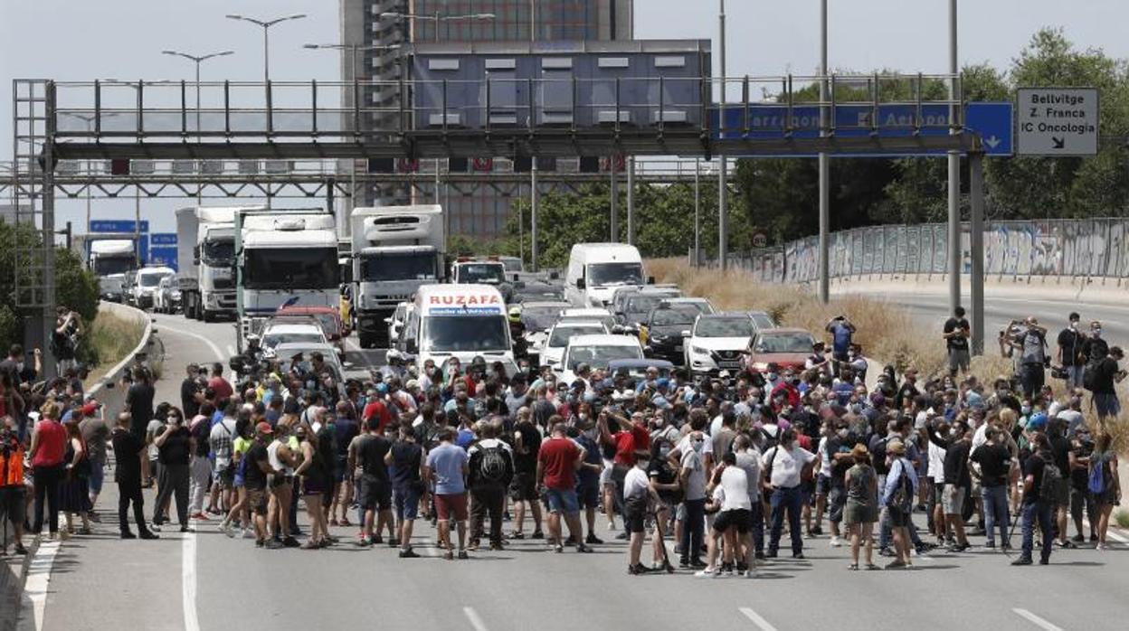 Manifestación de trabajadores de Nissan, tras anunciarse el cierre de la planta de Barcelona