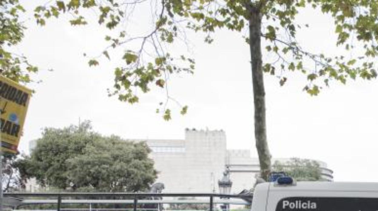 Un furgón policial en el centro de Barcelona en una imagen de archivo