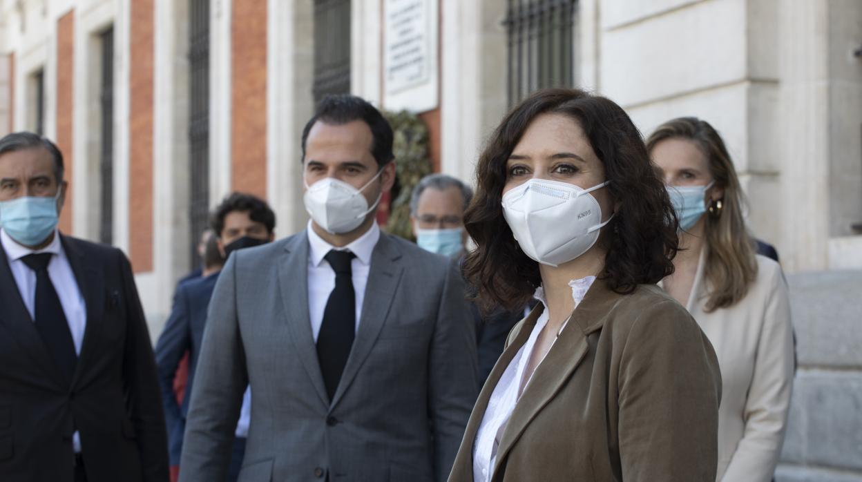 Isabel Díaz Ayuso e Ignacio Aguado, junto con otros miembros del Gobierno Regional, en Sol