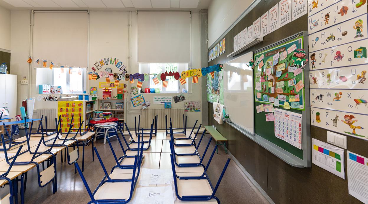 Imagen de un aula vacía por el coronavirus en un colegio de Valencia