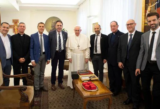 El Papa Francisco, con la delegación española