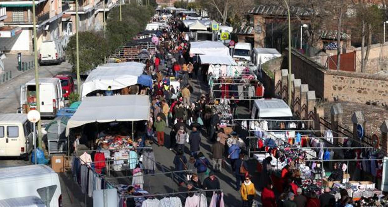 El mercadillo regresa este martes a la calle Duque de Lerma