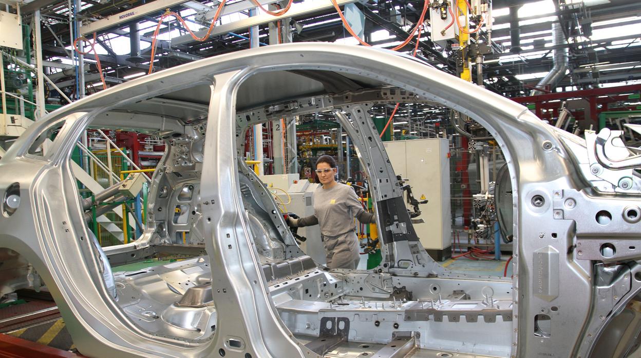 Cadena de montaje del nuevo Mégane en la fábrica de Villamuriel (Palencia)