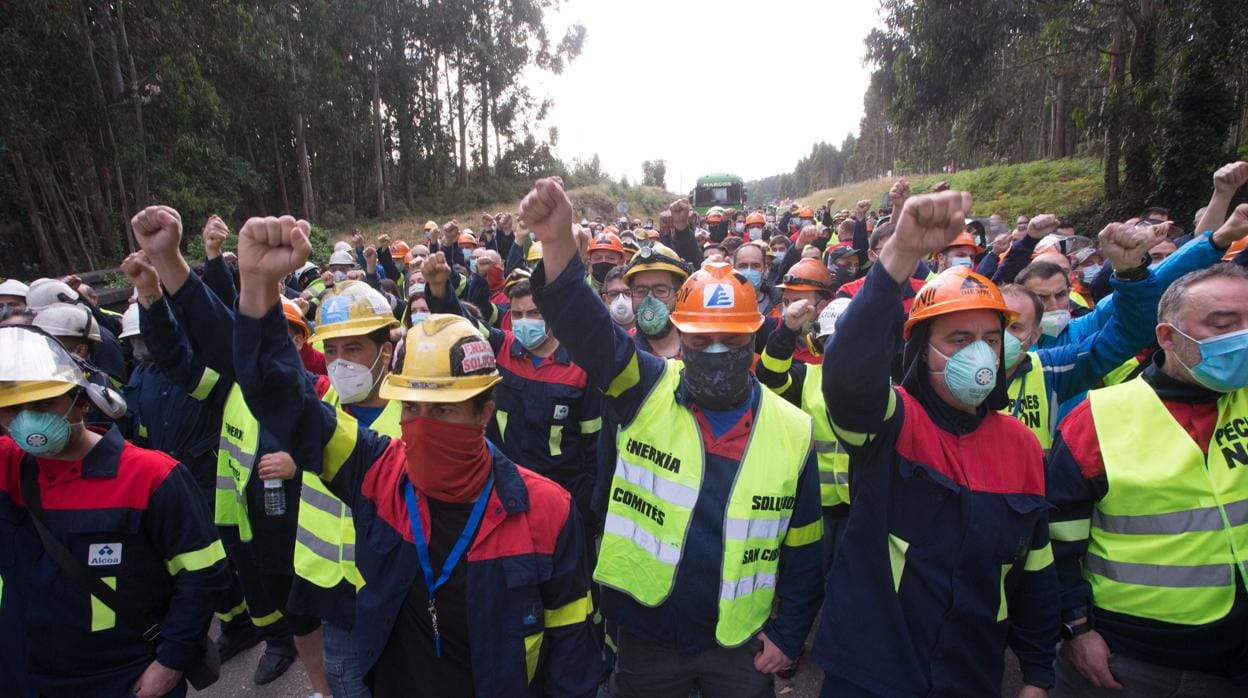 Nueva concentración de los trabajadores de Alcoa en San Cibrao