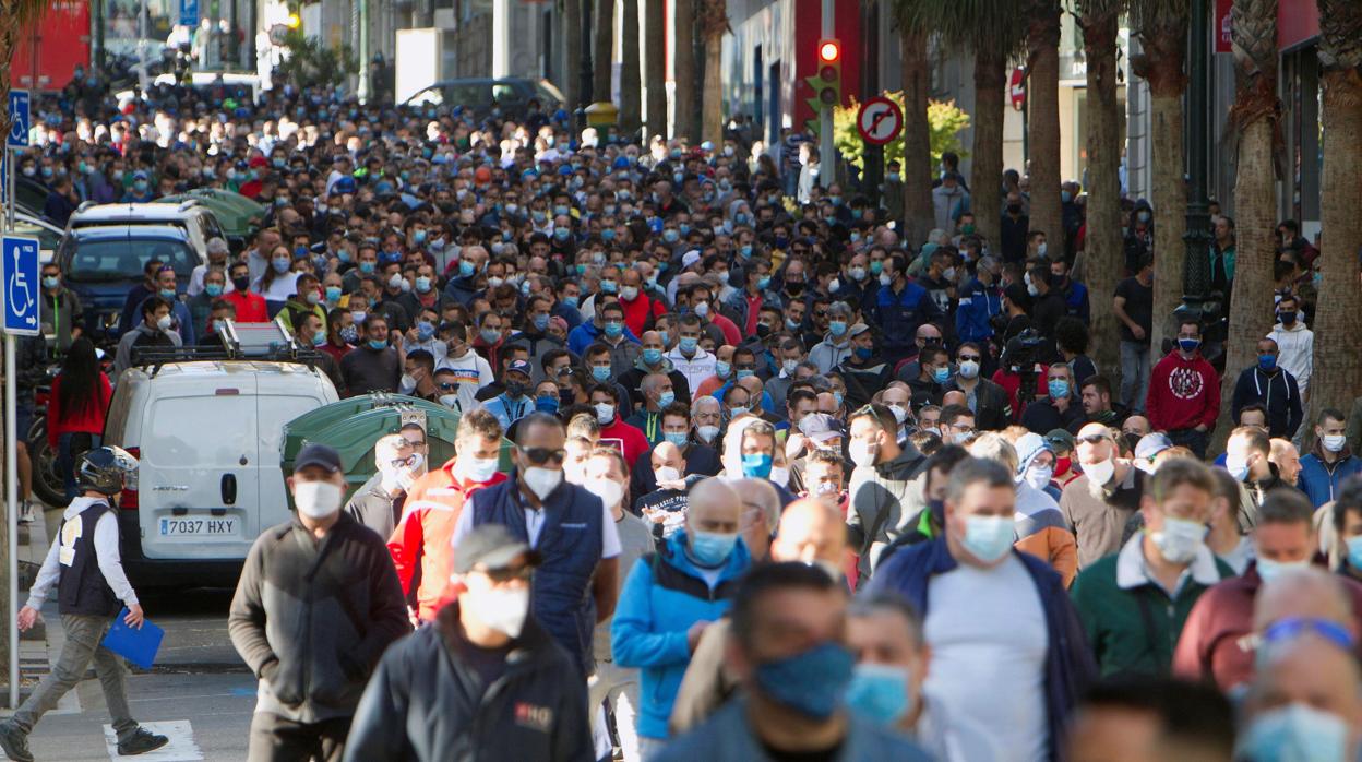 Los trabajadores del naval se manifiestan en las calles de Vigo este martes