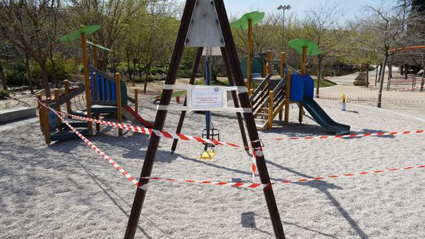 Madrid valora «seriamente» abrir las zonas infantiles de los parques