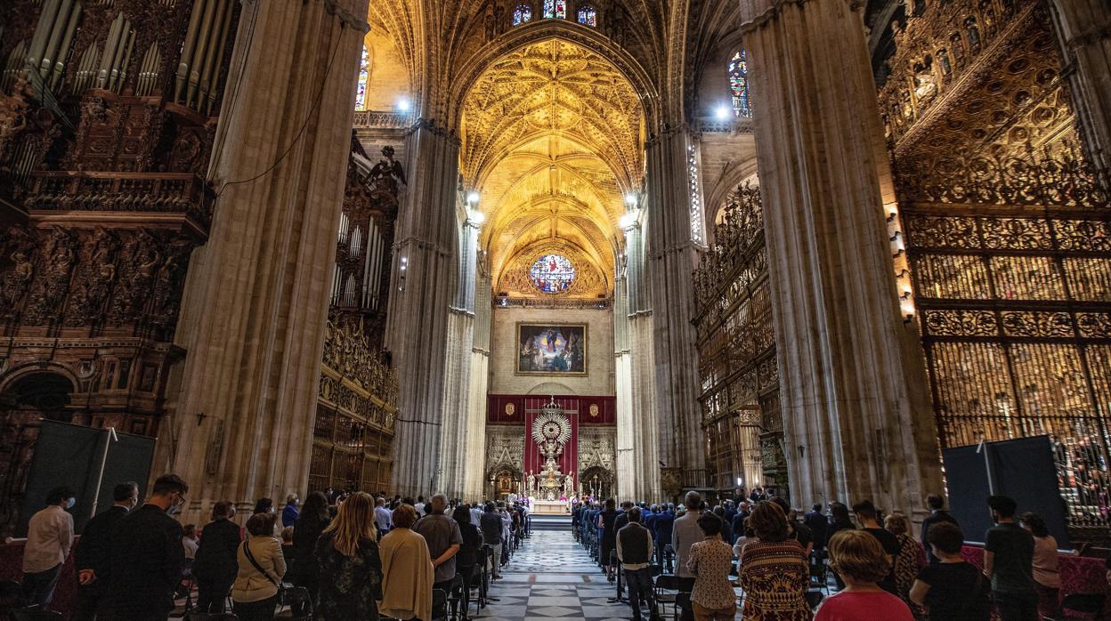 Funeral por las víctimas en la catedral de Sevilla