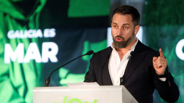 Abascal no garantiza su apoyo a Feijóo, al que insiste que quiere «vigilar»