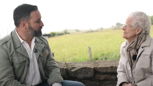 La abuela de Abascal, a su nieto: «Tú tienes más sangre gallega que Feijóo»