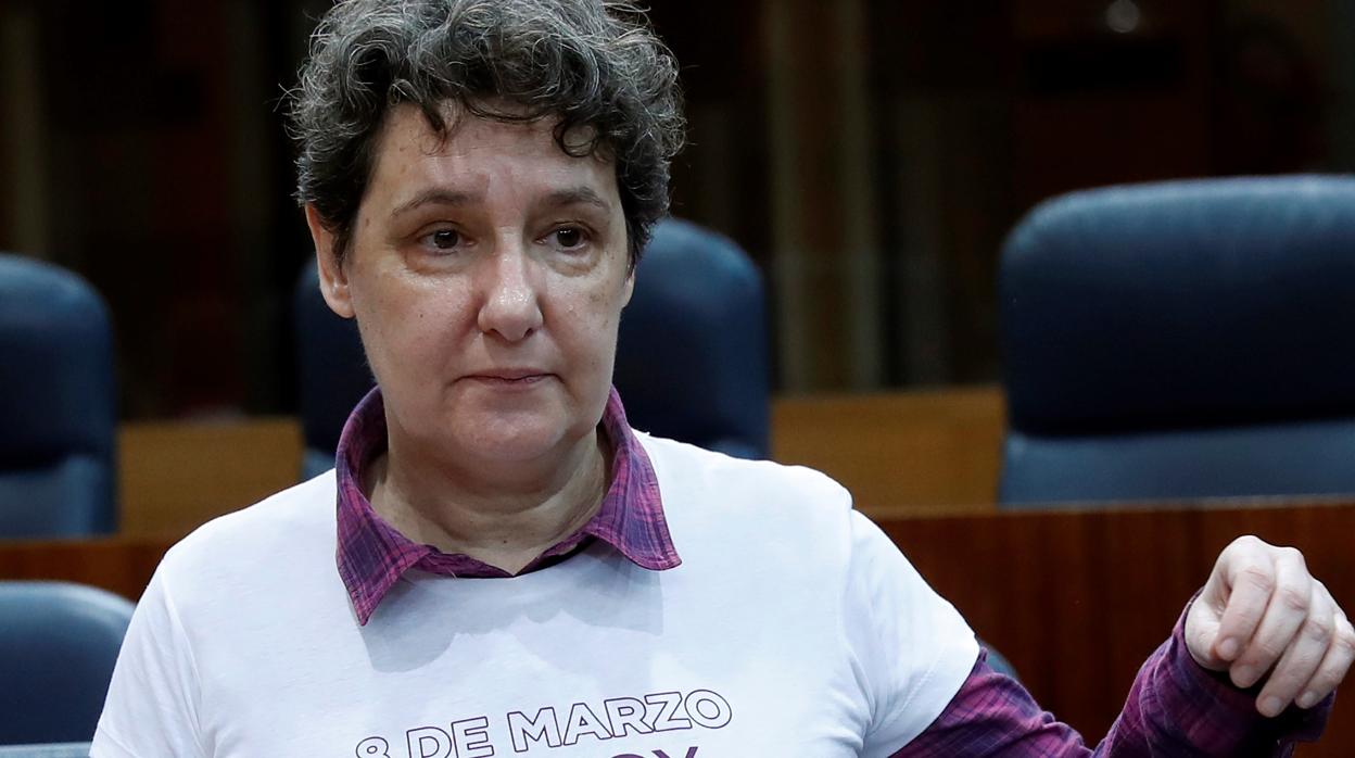 La directora de la Mujer presiona a una empresa por vender placas infantiles que considera sexistas