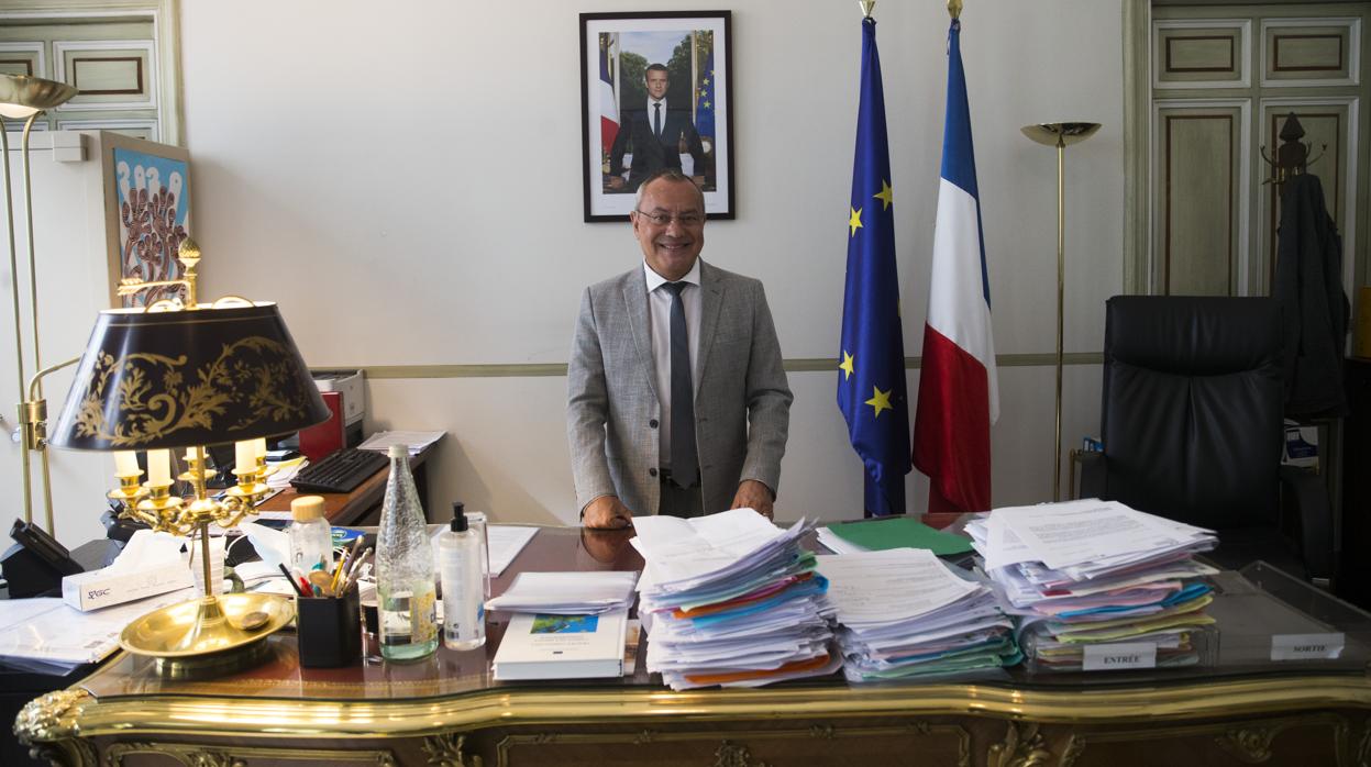 El embajador de Francia en España, Jean-Michel Casa, en su despacho
