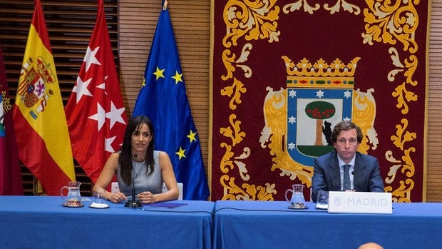 Almeida condiciona flexibilizar Madrid Central y el «parking» de Retiro al consenso con la oposición