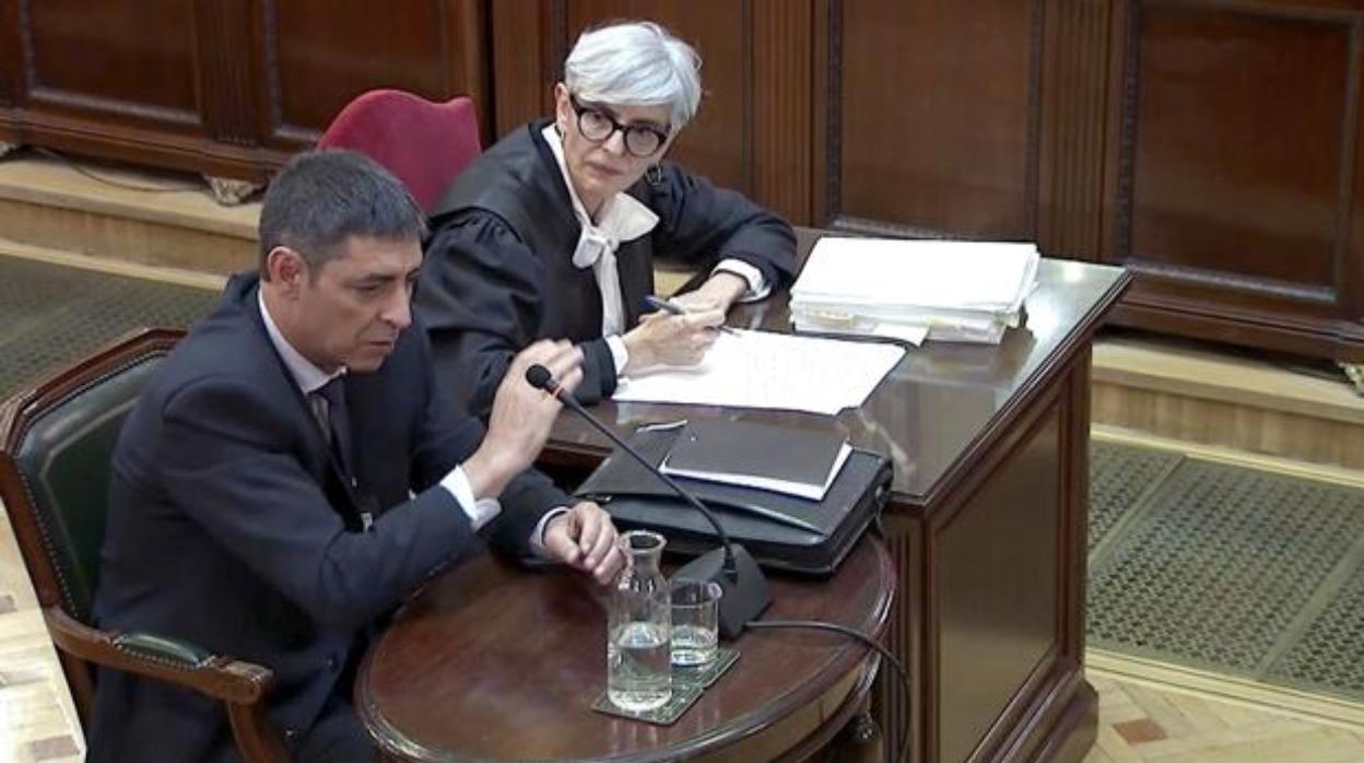 Trapero y su abogada, Olga Tubau, durante ka declaración del «mayor» en el Supremo