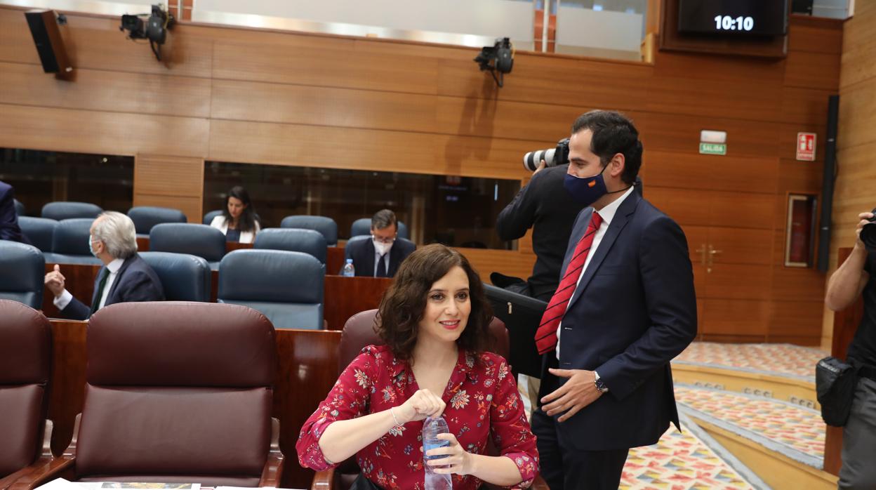 Ayuso y Aguado, en la Asamblea en el último pleno
