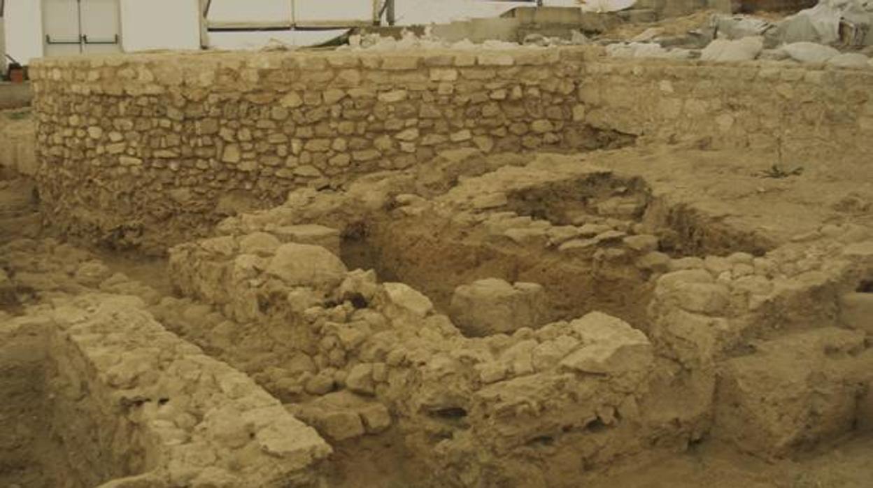 Restos de edificios encontrados en el yacimiento arqueológico de la villa romana de Noheda (Cuenca)