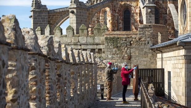 El Ministerio de Igualdad pide «disculpas» tras vincular las murallas de Ávila con el franquismo