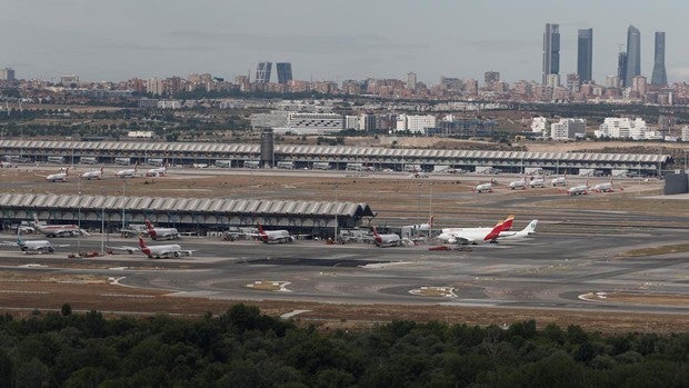 Barajas recibe los primeros viajeros en plena polémica por los controles de seguridad por Covid